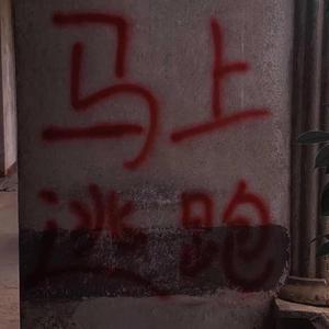 美女和男生在床上搓搓
