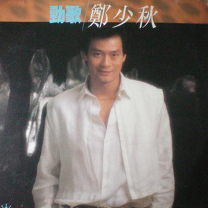 美女和男生在床上搓搓
